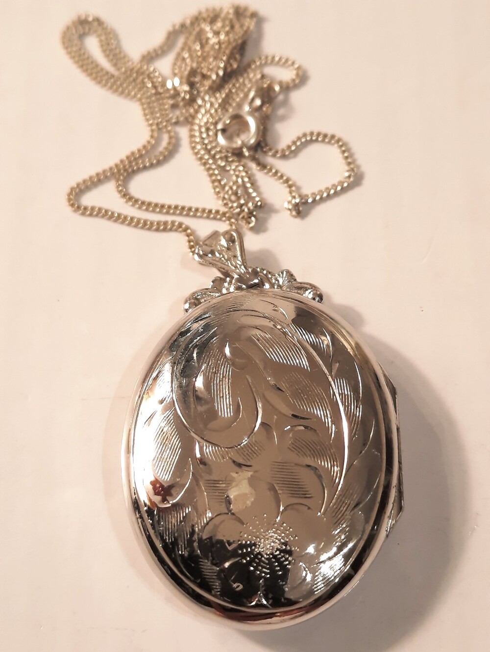 Sterling LADYE FAYE  Filigree Locket(for Photo) With Chain